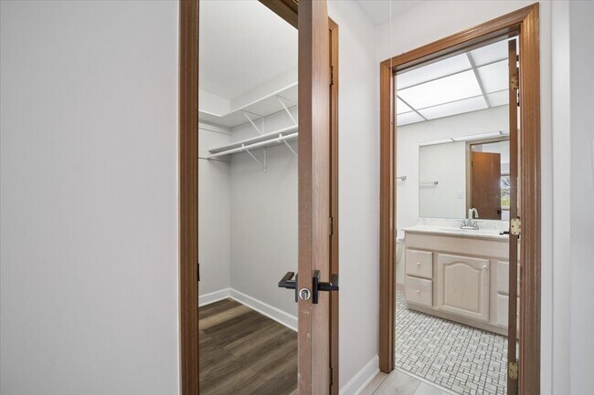 Building Photo - 475 Plum Creek Dr