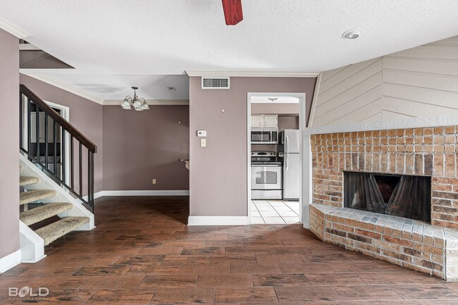 Building Photo - Townhome for rent!
