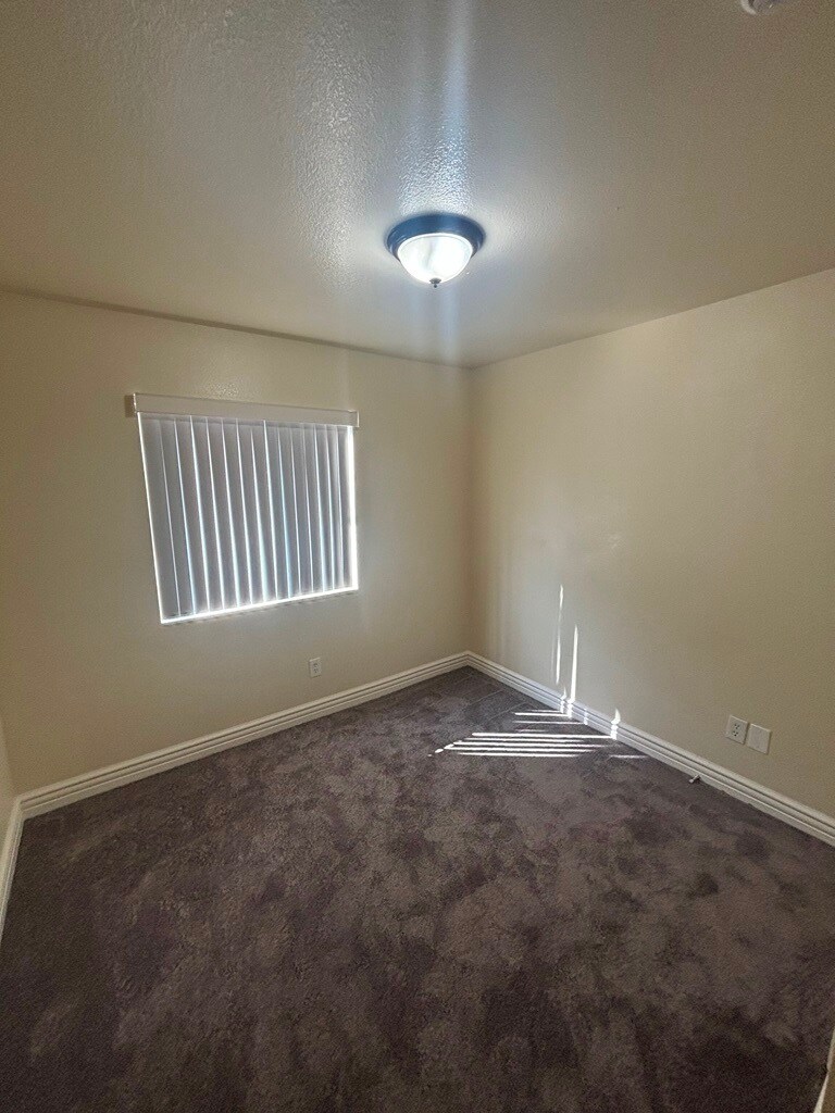 Building Photo - 846 E 109th St