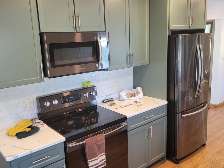 Kitchen - 4605 Oneida St