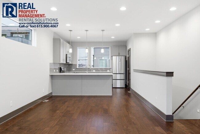 Building Photo - HALF OFF FIRST MONTHS RENT! Lovely 2BR/1.5BA end unit condo 5 mins from Downtown Nashville, washe...