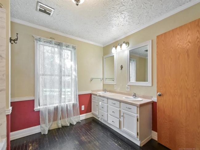 Building Photo - 1716 1st Ave SW