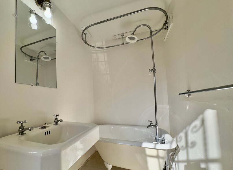 Building Photo - 1645 Scenic Ave