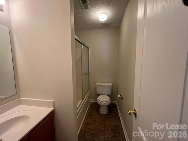 Building Photo - 176 English Hills Dr