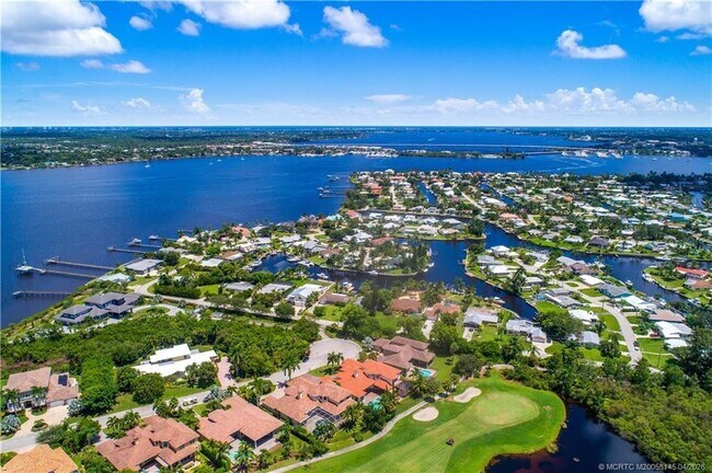 Building Photo - 2371 SW Carriage Hill Terrace