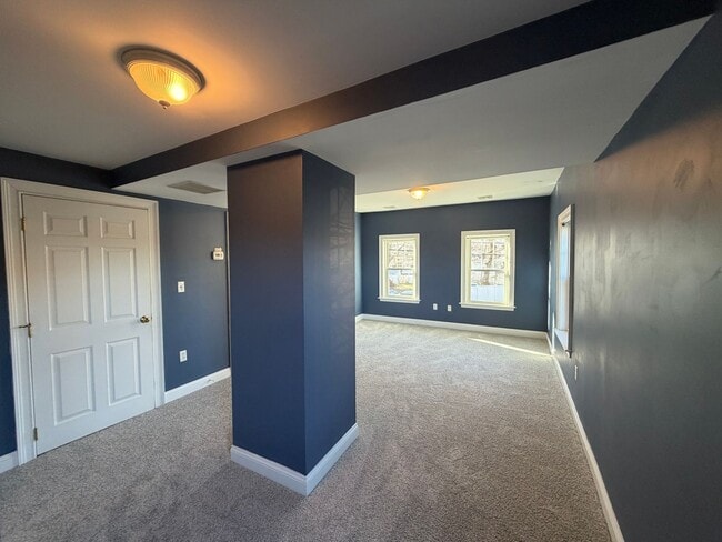 Building Photo - Move-In Ready Townhouse in North Billerica – Unbeatable Transit Access!