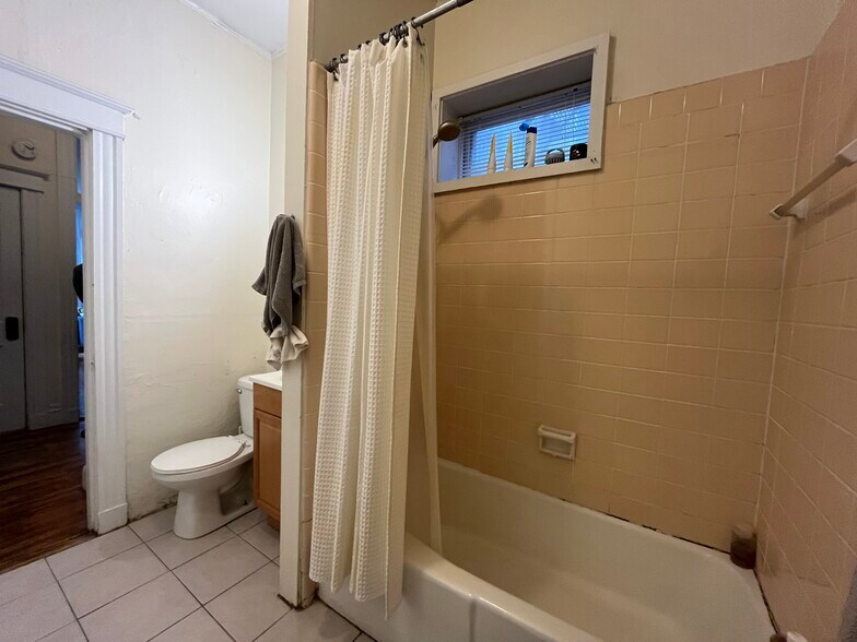 Building Photo - 376 Riverway