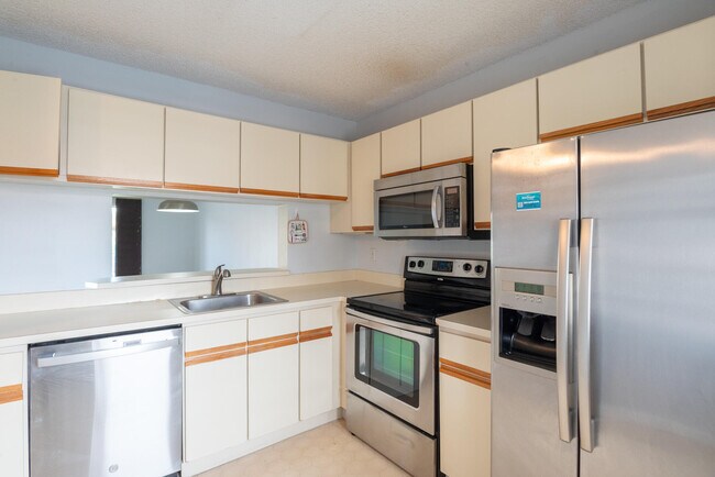 Building Photo - 3031 Holiday Springs Blvd