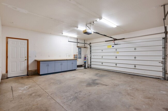 Building Photo - 20160 Quinalt Dr