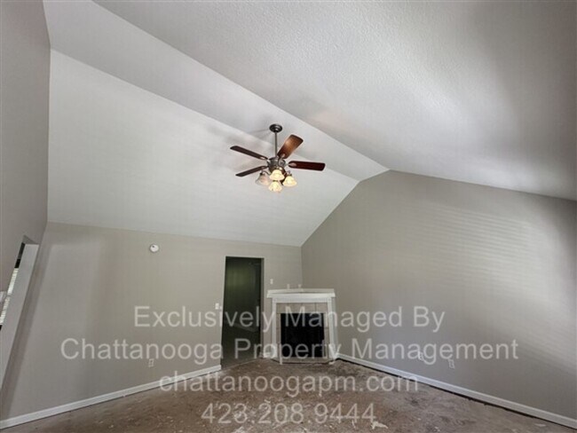 Building Photo - 87 Manor Dr