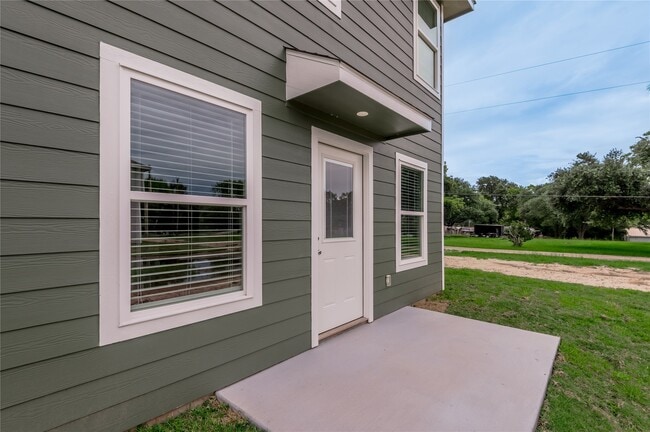 Building Photo - 250 Shady Oaks