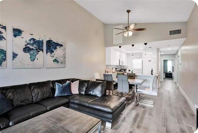 Building Photo - 2413 SW 58th Manor