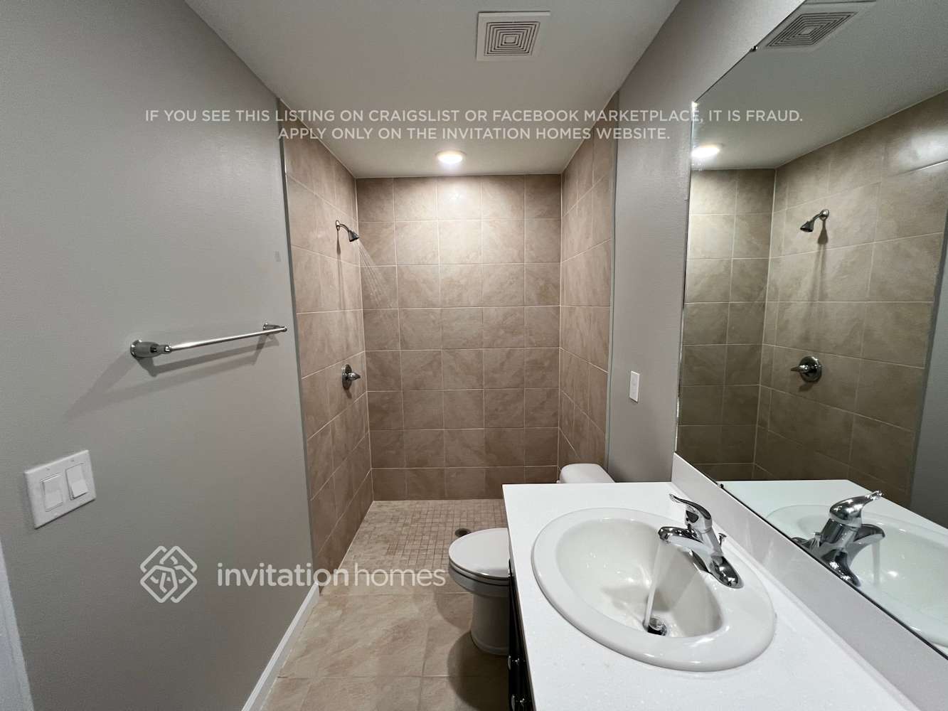 Building Photo - 682 NW Floresta Dr