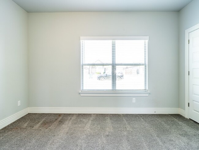 Building Photo - 1671 Sunrise Cir