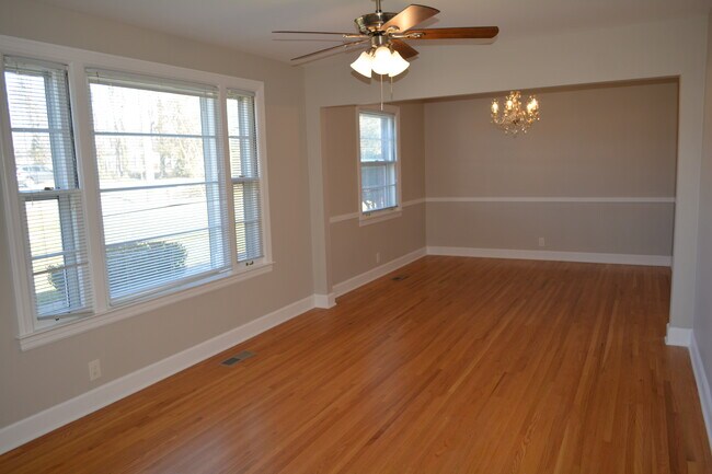 Building Photo - 2807 Emery Dr