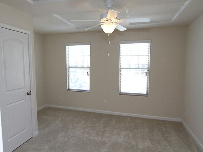 Building Photo - Live in Popular Thompson Ridge near Duke!