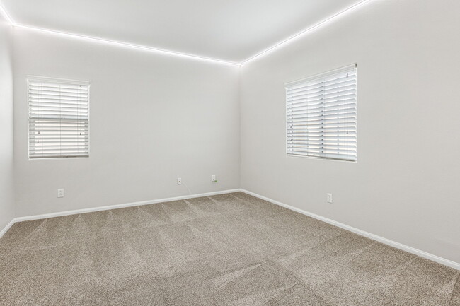 Building Photo - 1553 Yanonali Ave