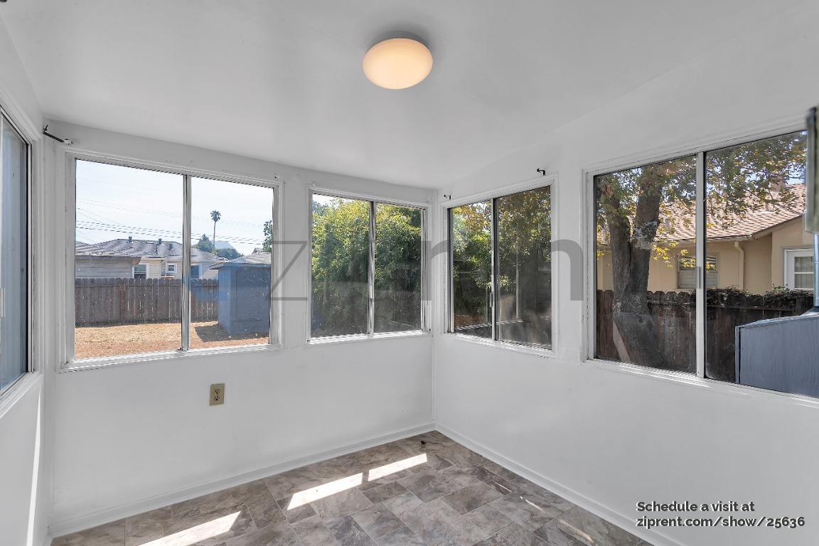 Building Photo - Unit