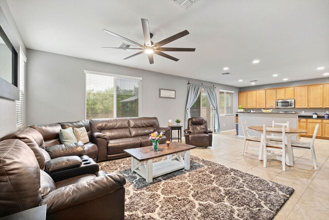 Building Photo - 11904 W Farmall Dr