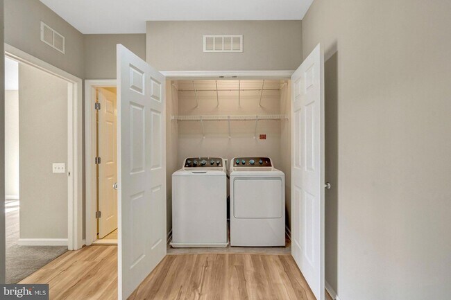 Building Photo - 42790 Lauder Terrace