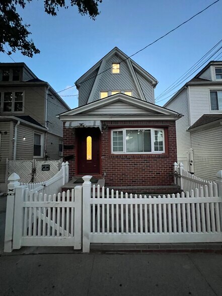 Building Photo - 10719 90th St