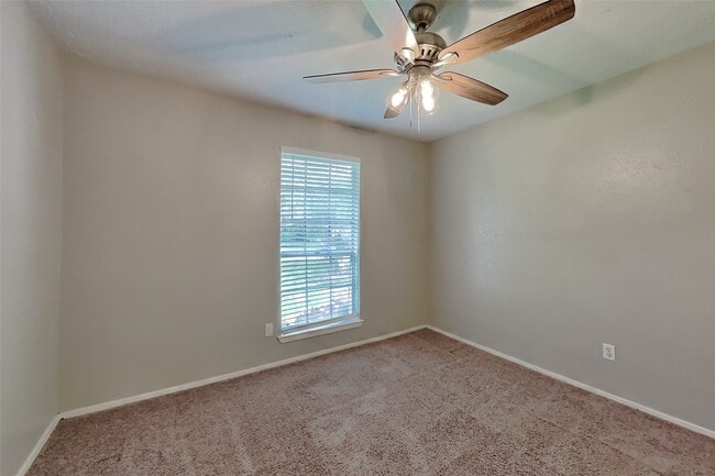 Building Photo - 6915 Renfro Dr