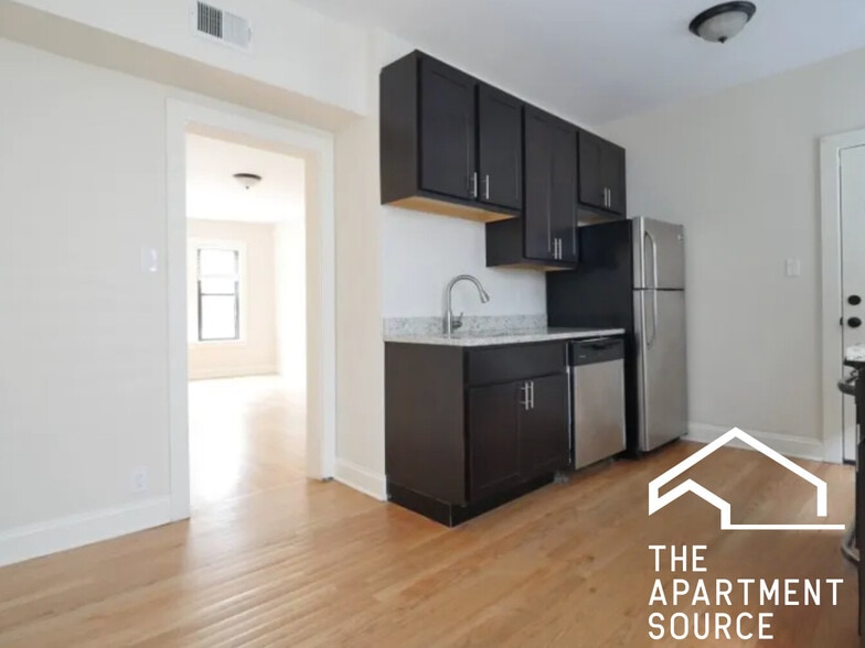 Primary Photo - 4040 N Ashland Ave