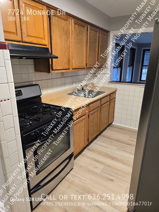 Building Photo - 7724 Monroe Dr