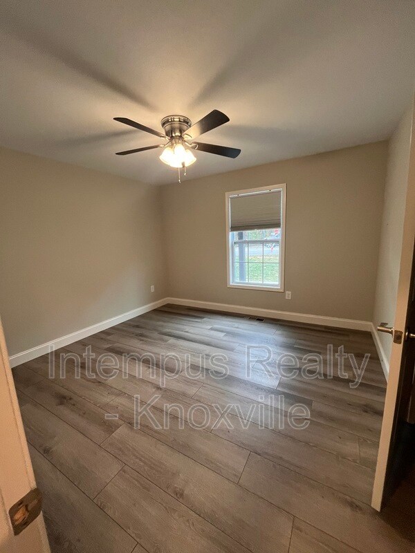 Building Photo - 355 W Outer Dr