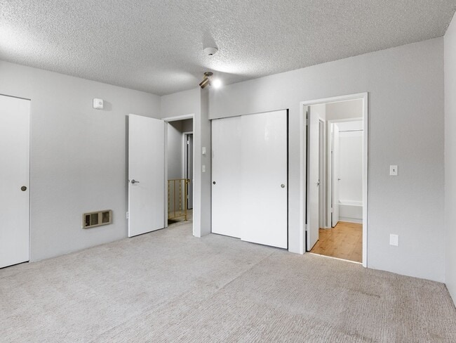 Building Photo - 6003