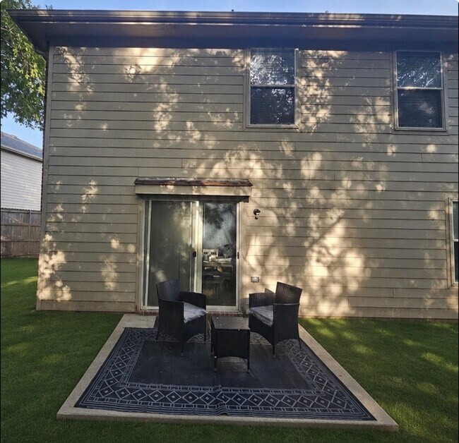 Building Photo - 3 BR/2.5BA | Updated Single Family Home | 2-Car Garage Parking | In Grand Prairie!