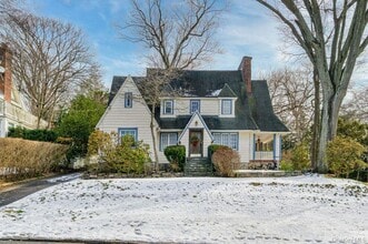 Building Photo - 8 Ridgecrest W