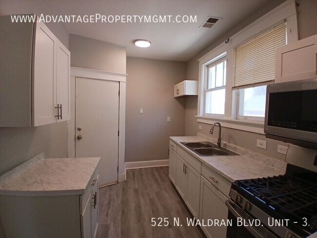 Building Photo - 525 N Waldran Blvd