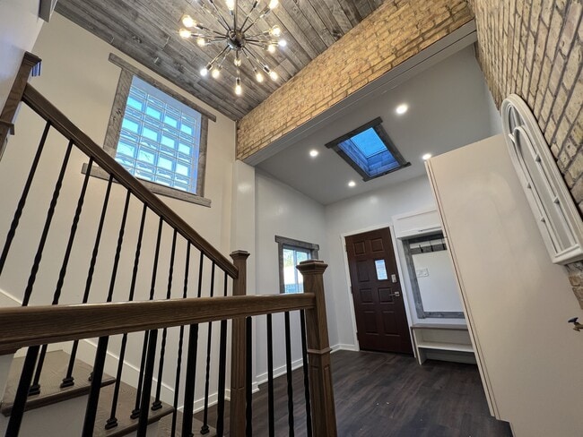 Building Photo - 220 N Graylynn Dr