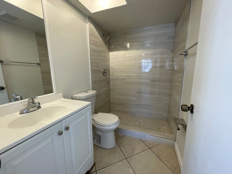 Building Photo - 7737 Tamara Lee Ct