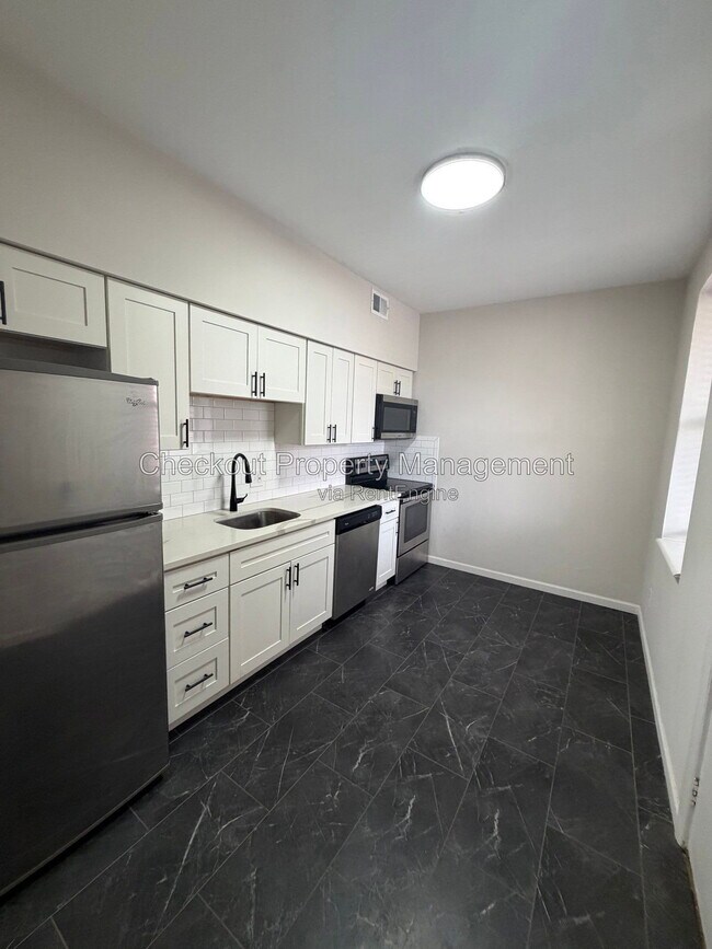 Building Photo - 5535 Pershing Ave