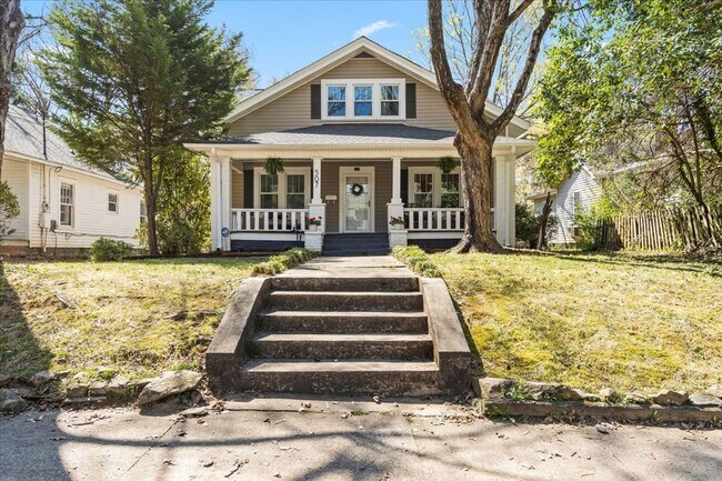 Building Photo - There is a Wow Factor in this Fully Renova...