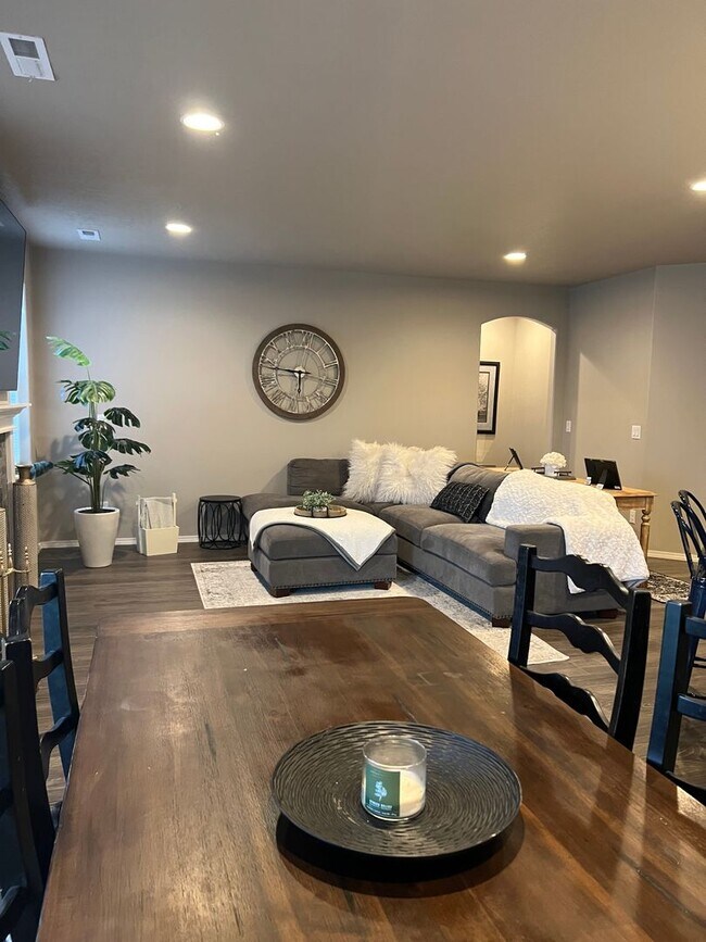 Building Photo - Home in Hayden North!