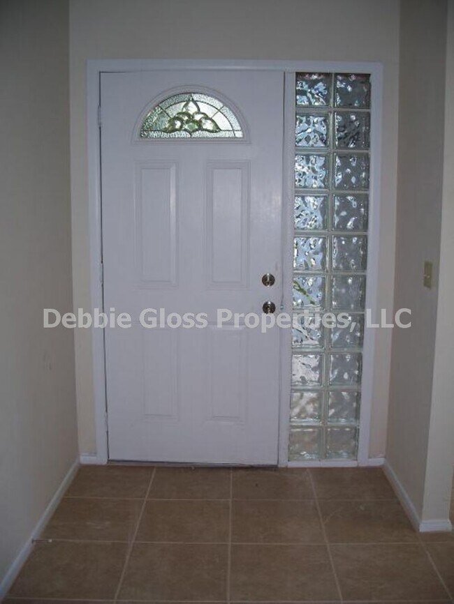 Building Photo - 3 bedroom 2 bath Wekiva home