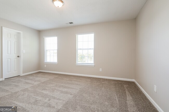 Building Photo - 465 Pinevale Ct