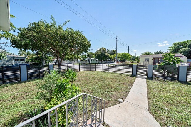 Building Photo - 501 NW 45th St