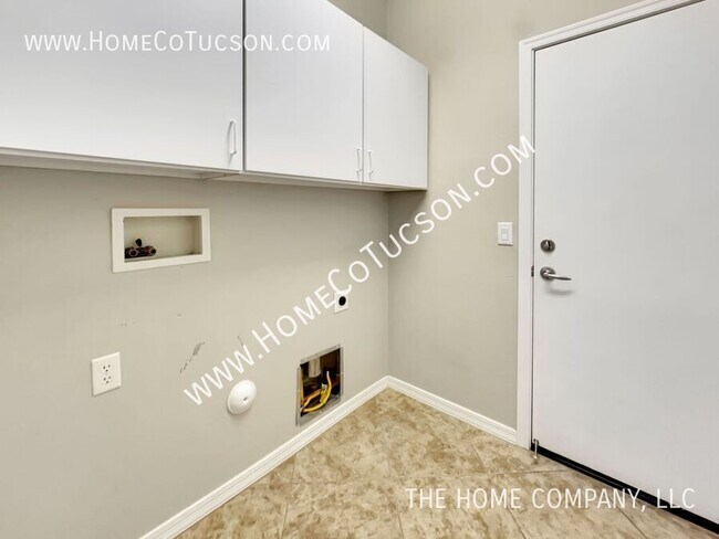 Building Photo - 1096 W Versilia Dr