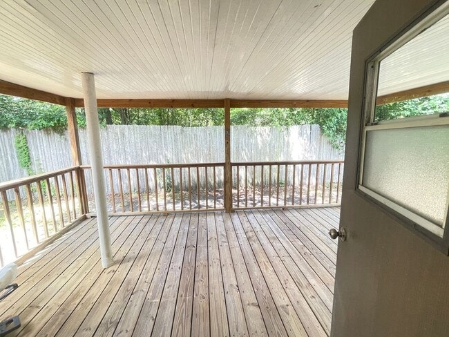 Building Photo - Lovely Home is Quiet Southwest Jacksonvill...