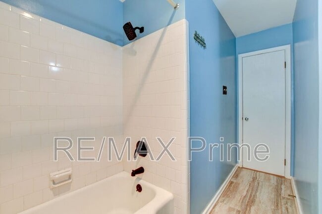 Building Photo - 609 Birch Dr