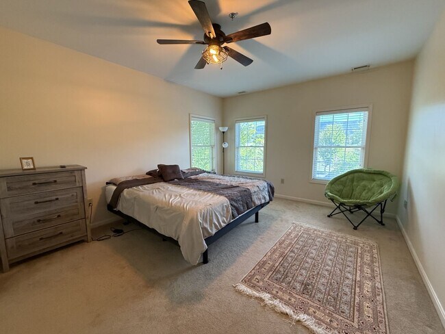 Building Photo - Two-Bedroom Condo in the Summit at Shiloh!