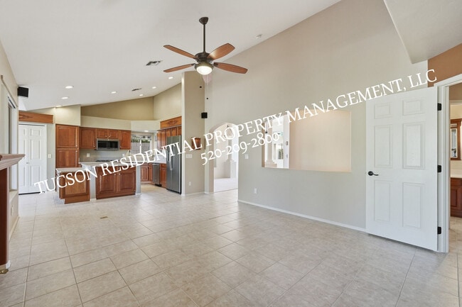 Building Photo - 10845 N Eagle Eye Pl