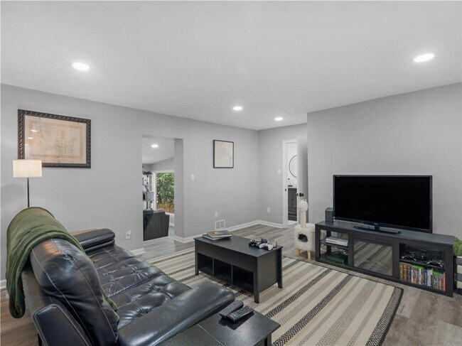 Building Photo - 2903 Monterey Dr