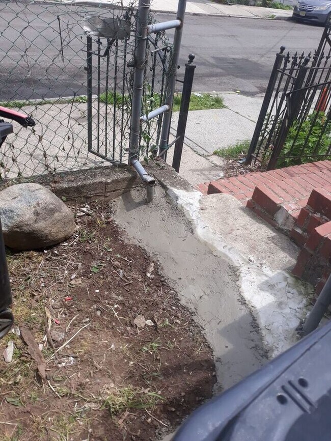 Building Photo - Under Renovation – Spacious Single-Family Home