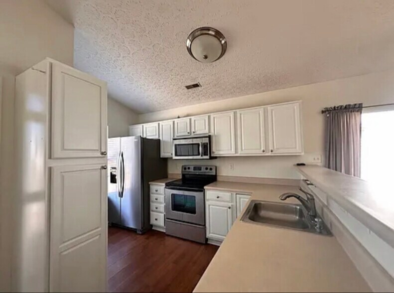 Building Photo - 2844 Sussex Pl Dr