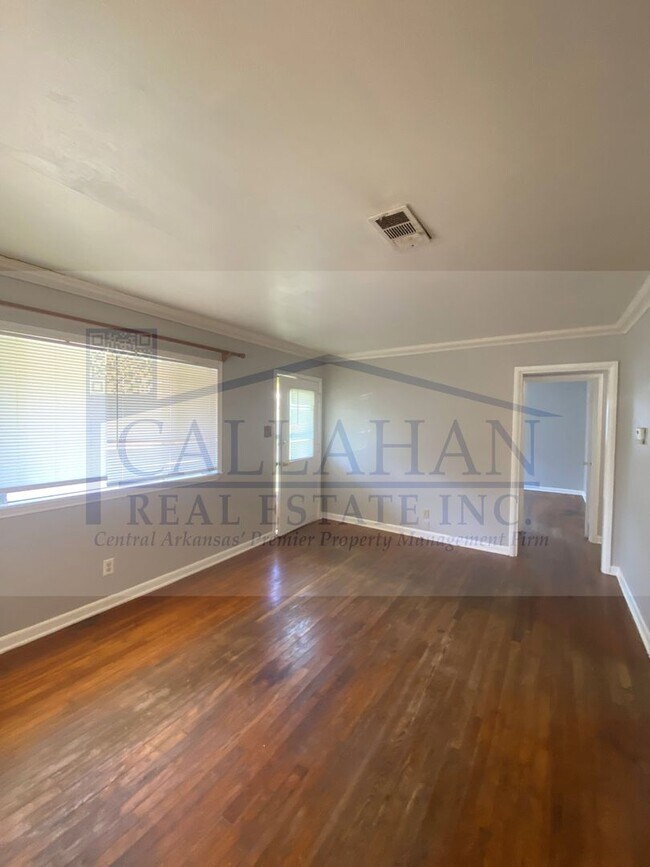 Building Photo - NLR 2 Bedroom Home
